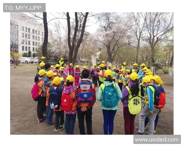 红队在对阵中国香港的精彩比赛录像回顾与分析